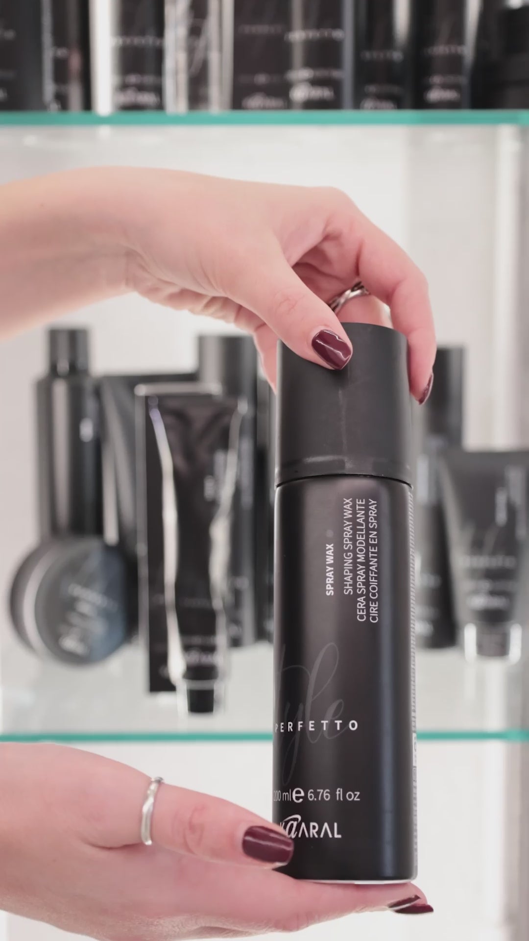 Load video: Discover the perfect spray wax application technique with our Style Perfetto Spray Wax tutorial. Learn how to achieve professional results with this innovative product.